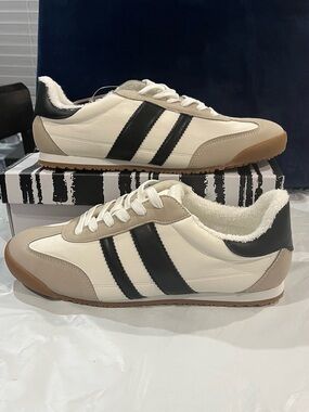 DV Dolce Vita Revie Women’s Size 10 Black White Retro Sneakers NIB